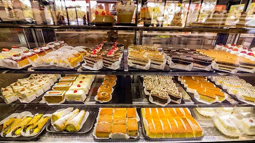 Must-Try Desserts from Colombian Bakeries